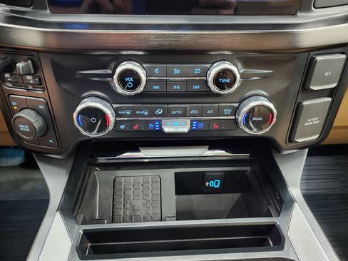 Used 2023 Ford F450 Lariat w/ Lariat Ultimate Package AWD/4WD image 19