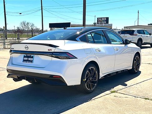 New 2026 Nissan Sentra SR w/ Floor Mat Package image 8