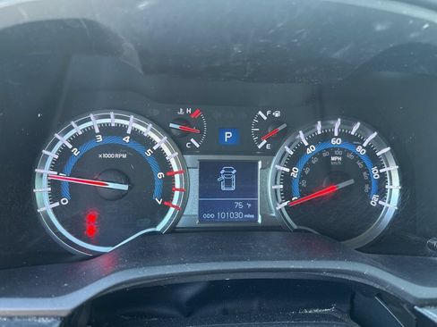 Used 2018 Toyota 4Runner SR5 AWD/4WD image 4