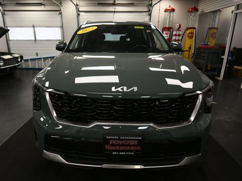 Used 2025 Kia Sorento EX AWD/4WD image 3