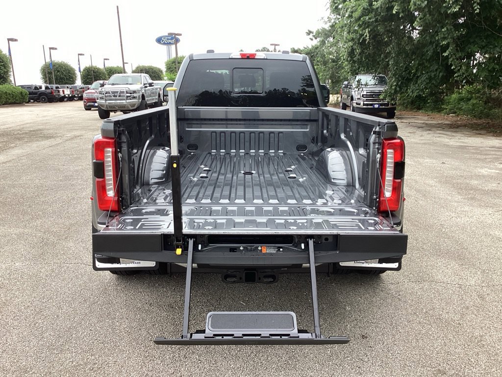 New 2026 Ford F350 Lariat w/ Lariat Ultimate Package AWD/4WD image 13
