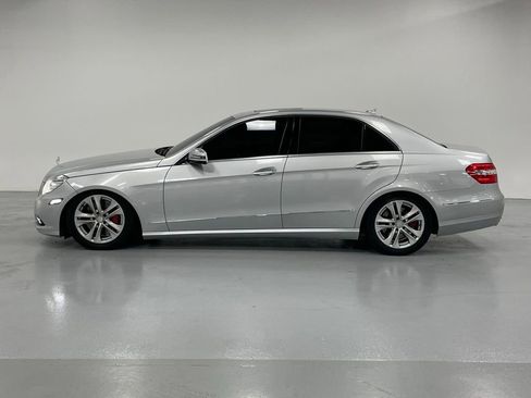 Used 2010 Mercedes-Benz E 550 4MATIC Sedan w/ Premium 2 Pkg image 2
