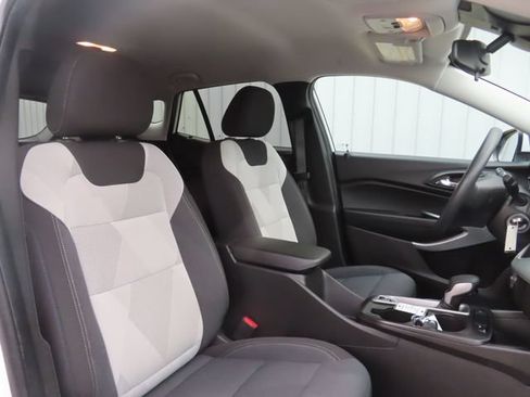 Used 2024 Chevrolet Trax LS w/ LS Convenience Package FWD image 24