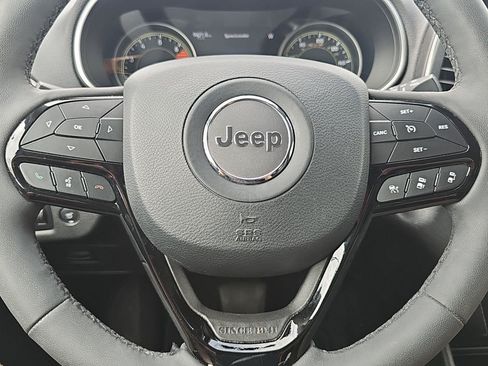 Used 2023 Jeep Cherokee Altitude Lux AWD/4WD image 17