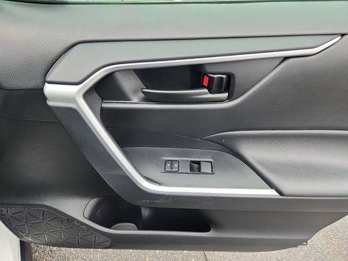 Used 2021 Toyota RAV4 LE image 34