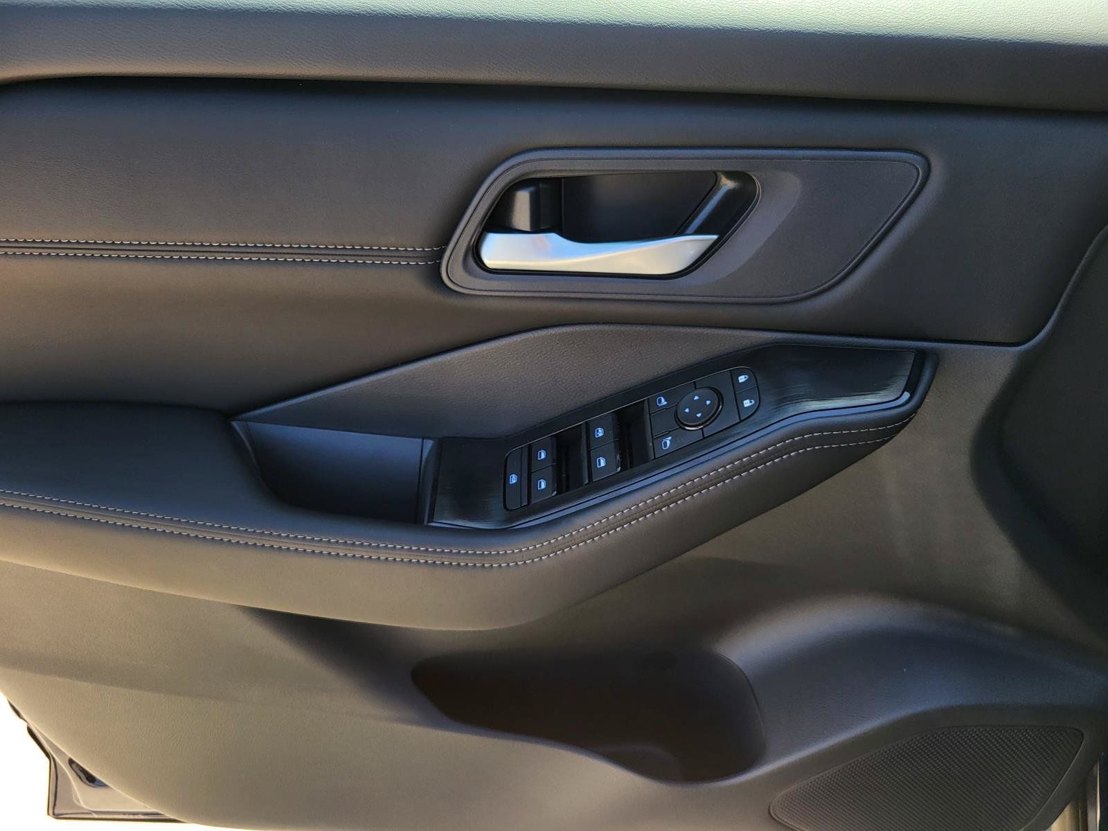 New 2026 Nissan Rogue Dark Armor FWD image 19