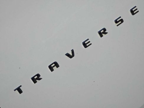 Used 2022 Chevrolet Traverse LT image 10