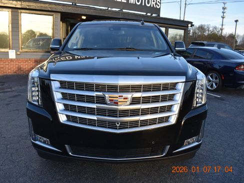Used 2018 Cadillac Escalade Premium Luxury image 3