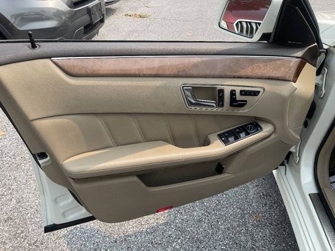 Used 2011 Mercedes-Benz E 350 4MATIC Sedan image 9
