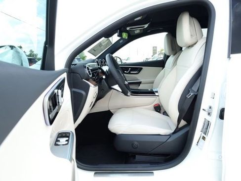 Used 2025 Mercedes-Benz GLC 300 4MATIC image 21