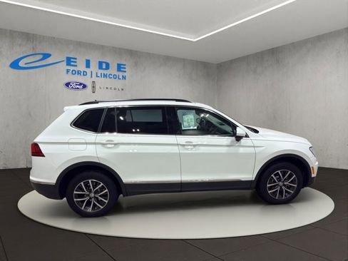 Used 2020 Volkswagen Tiguan SE w/ Panoramic Sunroof Package image 5