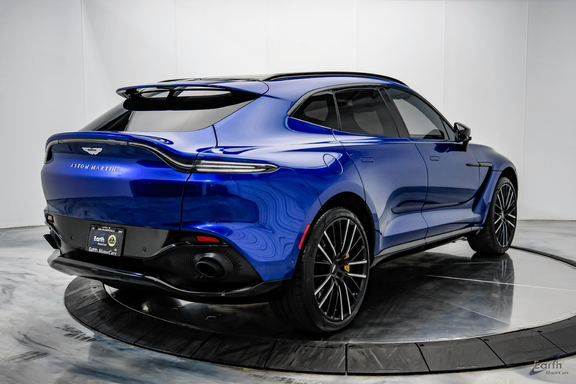 Used 2023 Aston Martin DBX AWD/4WD image 13