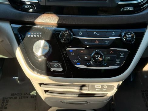 Used 2018 Chrysler Pacifica Touring Plus w/ Tire & Wheel Group image 29