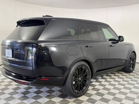 Used 2025 Land Rover Range Rover SE AWD/4WD image 9