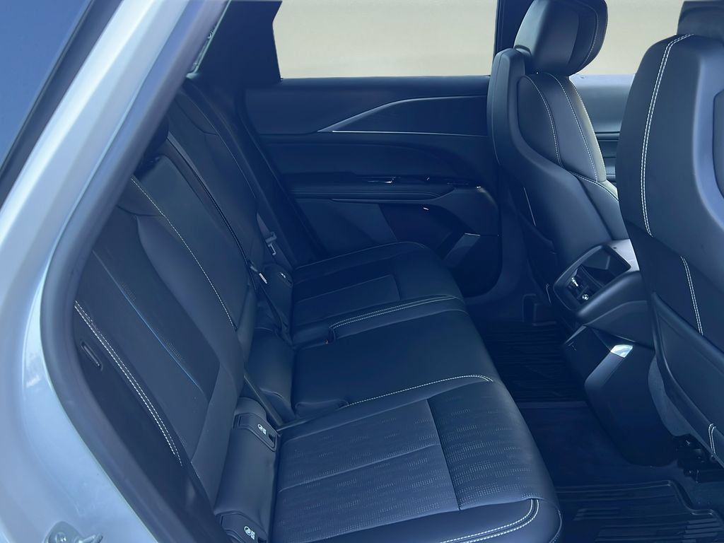 Used 2025 Cadillac Lyriq Luxury RWD image 15