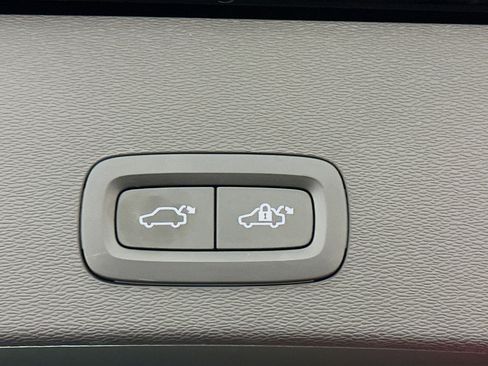 Used 2023 Volvo C40 P8 Recharge Ultimate w/ Protection Package Premier image 32