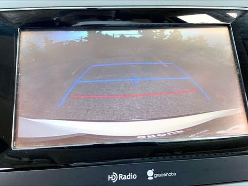 Used 2015 Toyota Highlander Plus FWD image 26
