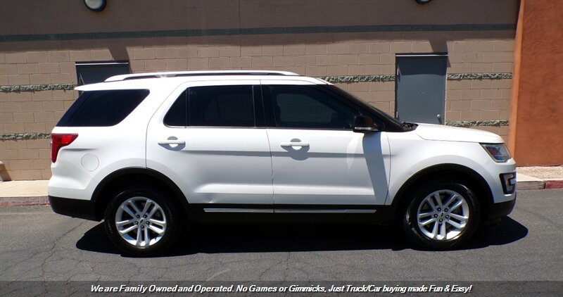 Used 2017 Ford Explorer XLT w/ Equipment Group 202A FWD image 5