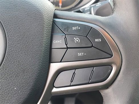 Certified 2021 Jeep Cherokee Latitude Lux w/ Comfort/Convenience Group image 23