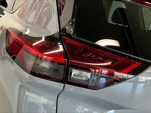 Used 2023 Nissan Rogue SL w/ SL Premium Package image 29