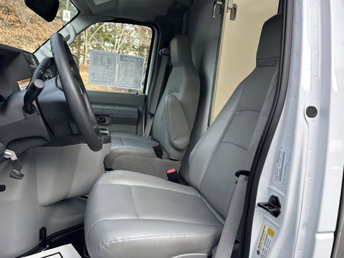 Used 2025 Ford E-350 and Econoline 350 Super Duty w/ Power Equipment Group image 13