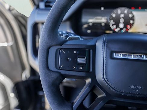 Used 2023 Land Rover Defender 110 V8 image 17