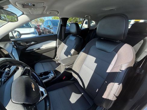 Used 2025 Chevrolet Trax LT w/ LT Convenience Package FWD image 32