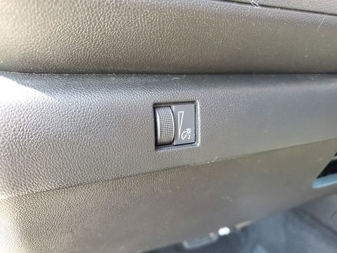 Used 2023 Chevrolet Colorado W/T image 21