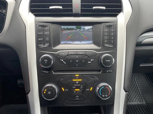 Used 2015 Ford Fusion SE FWD image 16