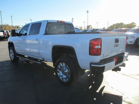 Used 2019 GMC Sierra 2500 Denali w/ Duramax Plus Package image 9
