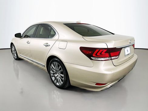 Used 2013 Lexus LS 460 w/ Comfort Pkg RWD image 7