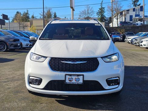 New 2026 Chrysler Pacifica Pinnacle image 3