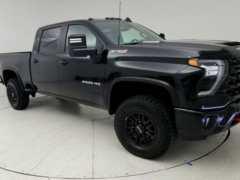 Used 2025 Chevrolet Silverado 2500 ZR2 w/ Technology Package AWD/4WD image 1