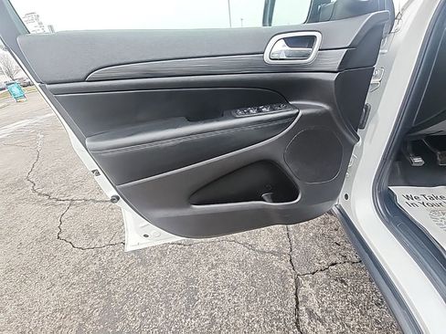 Used 2021 Jeep Grand Cherokee Laredo image 13