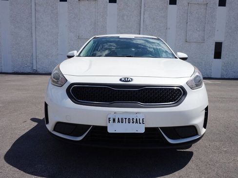 Used 2017 Kia Niro FE image 3