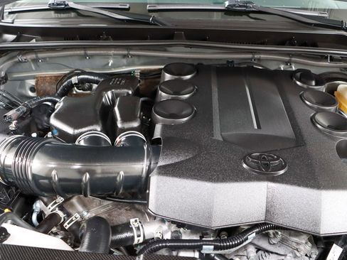 Used 2023 Toyota 4Runner SR5 Premium w/ Moonroof Package RWD image 31