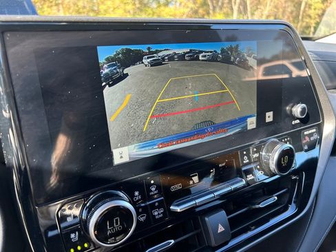 Used 2024 Toyota Highlander Limited image 34