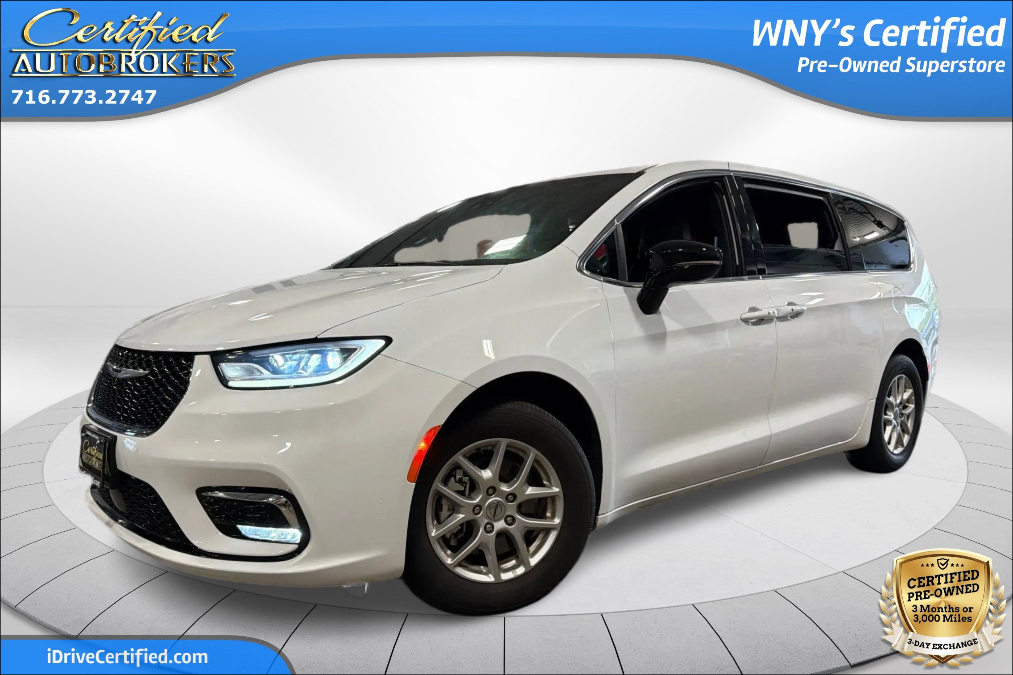 Used 2025 Chrysler Pacifica Select FWD image 1