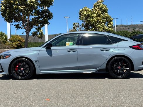 Used 2025 Honda Civic Type R image 2