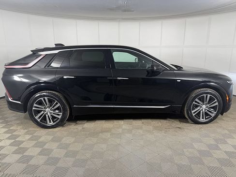 Used 2024 Cadillac Lyriq Luxury AWD/4WD image 16