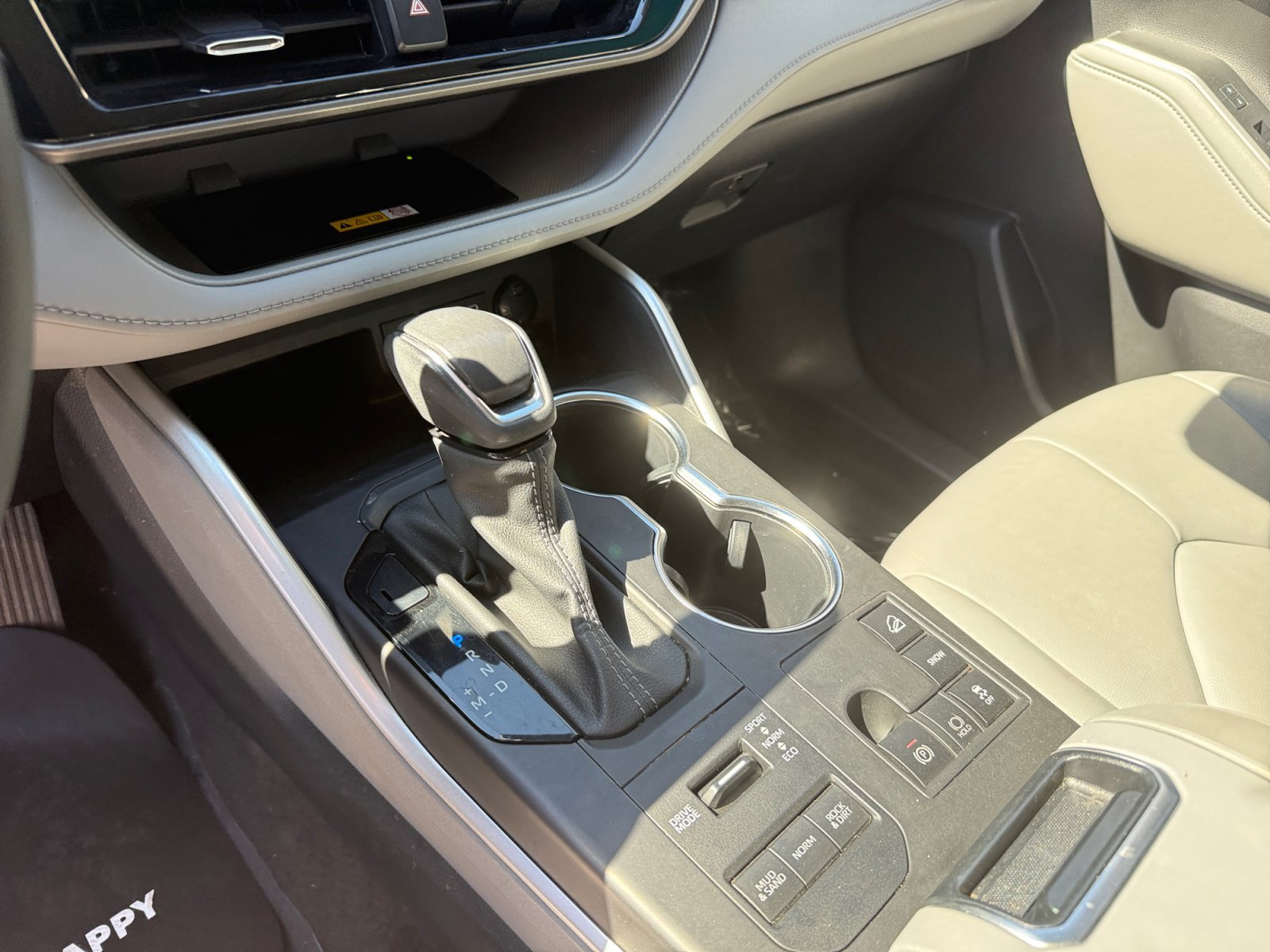 Used 2023 Toyota Highlander XLE AWD/4WD image 13