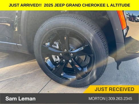 New 2025 Jeep Grand Cherokee L Altitude image 4
