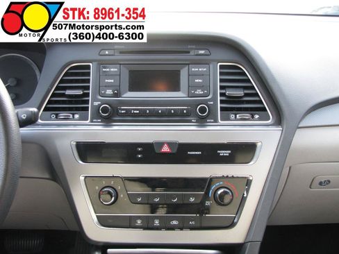 Used 2017 Hyundai Sonata SE FWD image 17