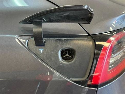Used 2019 Tesla Model 3 Standard Range image 18