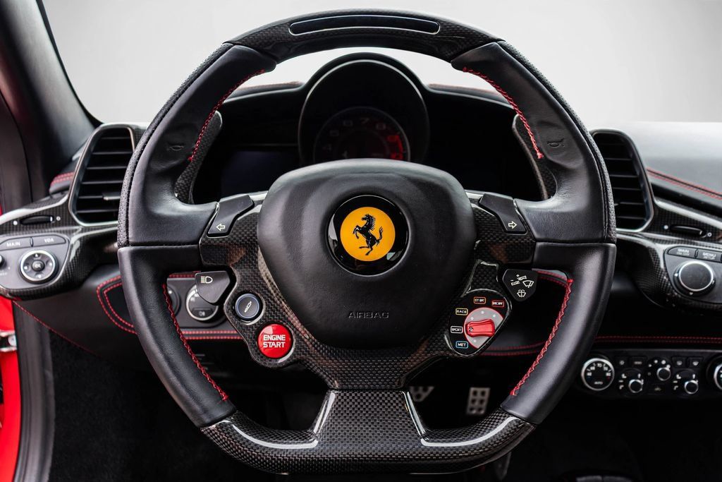 Used 2015 Ferrari 458 Italia Coupe RWD image 4