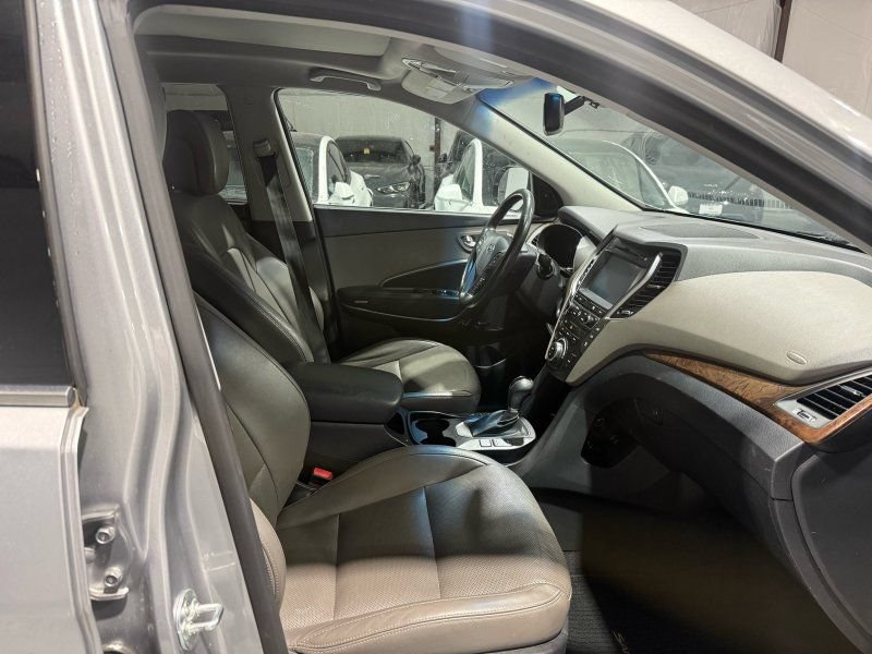Used 2017 Hyundai Santa Fe Limited AWD/4WD image 11