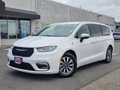 Used 2023 Chrysler Pacifica Touring-L