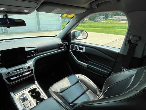 Used 2021 Ford Explorer XLT w/ Equipment Group 202A image 18