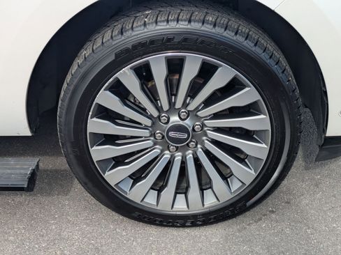 Used 2018 Lincoln Navigator Reserve w/ Technology Package image 33