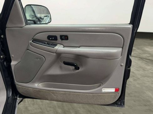 Used 2005 Chevrolet Tahoe Z71 w/ Preferred Equipment Group AWD/4WD image 30